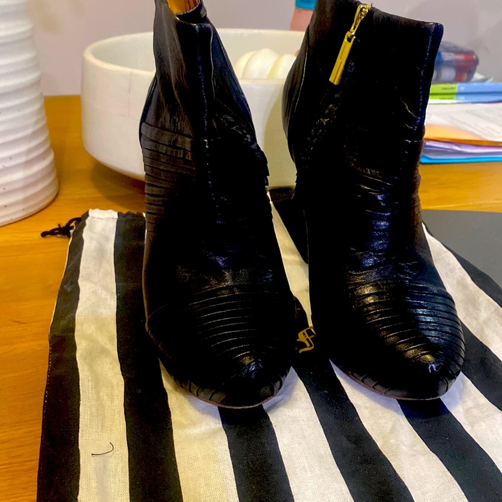 Bootie heel black